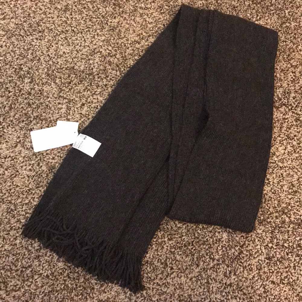 Uniqlo Heattech Knitted Scarf